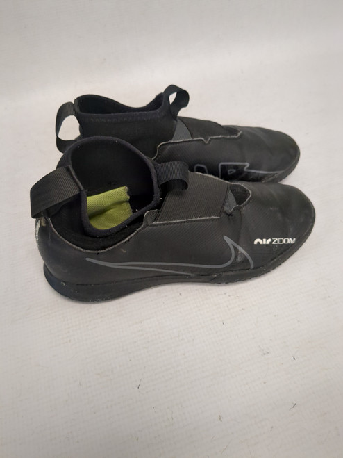 Vist Large View of Product Image Which is Used Nike Soccer Indoor Shoes Black Junior 03