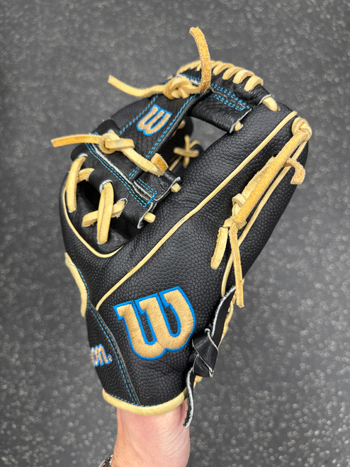 Vist Large View of Product Image Which is Used Wilson A2000 DP15SC BB/SB Glove RH Throw Black 11 1/2"