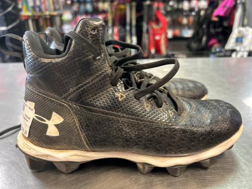 Vist Large View of Product Image Which is Used Under Armour Jr FB Cleats Black Junior 05