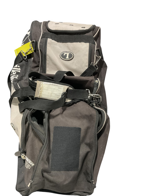 Used Louisville Slugger CARRY BAG BB/SB Player Carry Bag Black 11834-S000038688 Vist Large View of Product Image Which is Used Louisville Slugger CARRY BAG BB/SB Player Carry Bag Black