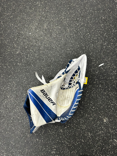 Vist Large View of Product Image Which is Used Bauer X900 Inter Goalie Catcher White 10589-S000417137