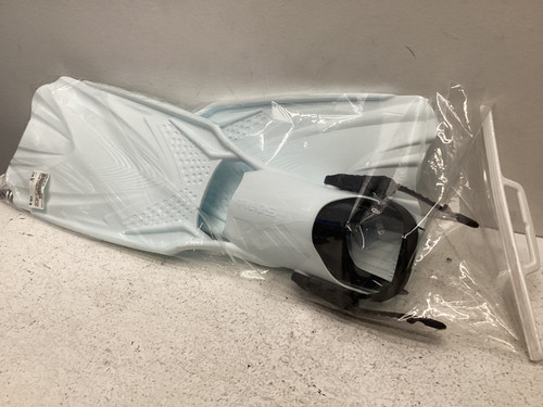 Vist Large View of Product Image Which is Used STARBURST Underwater Fins White MD