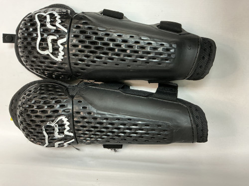 Vist Large View of Product Image Which is Used Fox FOX LEG GUARD Adult Knee Guard Black MD