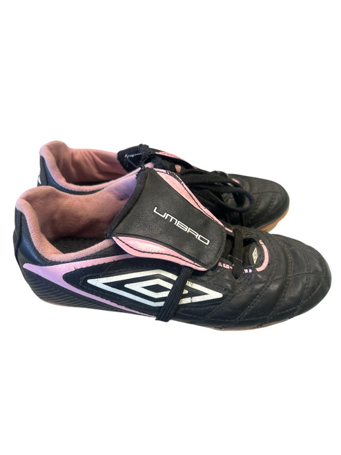 Vist Large View of Product Image Which is Used Umbro Soccer Cleats Black And Pink Junior 02.5