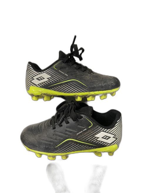 Vist Large View of Product Image Which is Used Umbro Soccer Cleats Black Youth 10.0