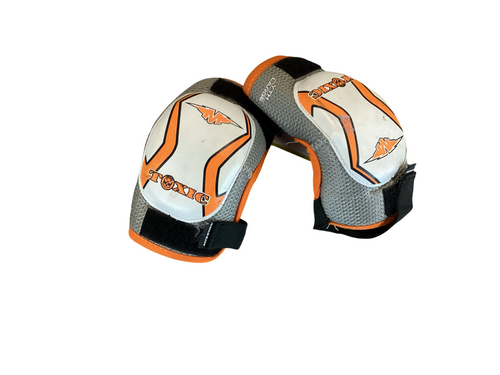 Vist Large View of Product Image Which is Used Mission TOXIC Junior Elbow Pads Orange SM