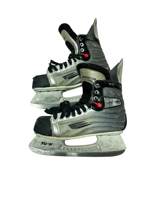 Vist Large View of Product Image Which is Used Bauer VAPOR Junior Hockey Skate Junior 05.5