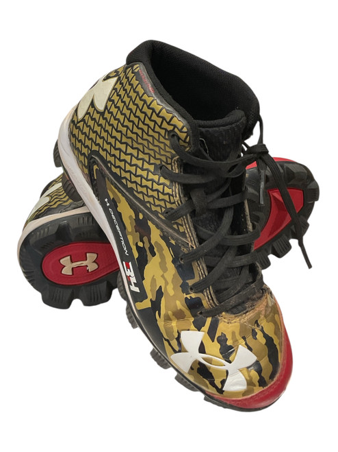 Vist Large View of Product Image Which is Used Under Armour DECEPTION 34 BB/SB Cleats Gold Junior 02
