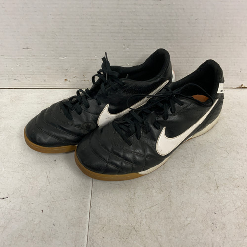 Vist Large View of Product Image Which is Used Nike Soccer Indoor Shoes Black Senior 11.5