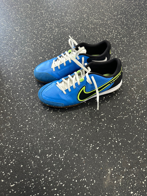 Vist Large View of Product Image Which is Used Nike TIEMPO Soccer Indoor Shoes Royal Blue Senior 8