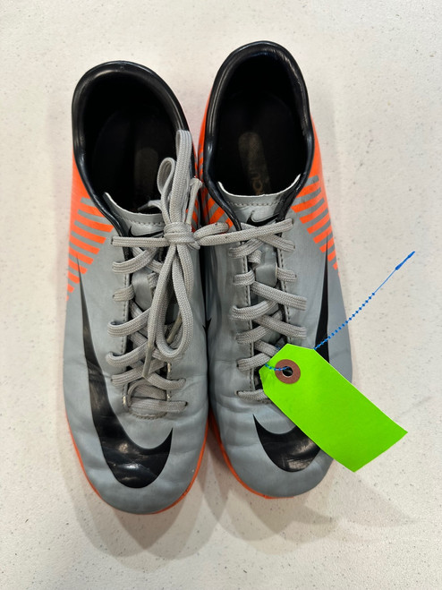 Vist Large View of Product Image Which is Used Nike Soccer Indoor Shoes None Senior 7.5