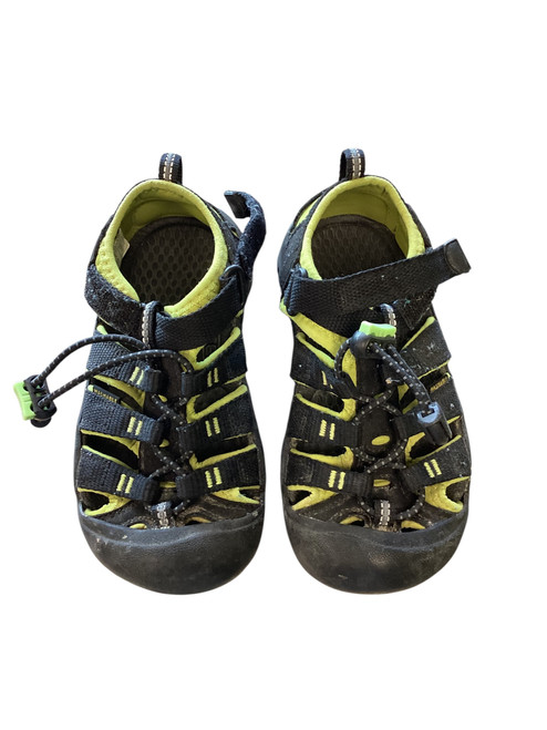 Vist Large View of Product Image Which is Used Keen Sandals Y