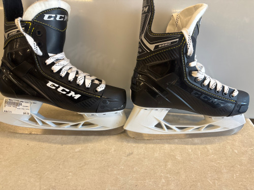 Vist Large View of Product Image Which is Used CCM TACKS 9350 Junior Hockey Skate Junior 06