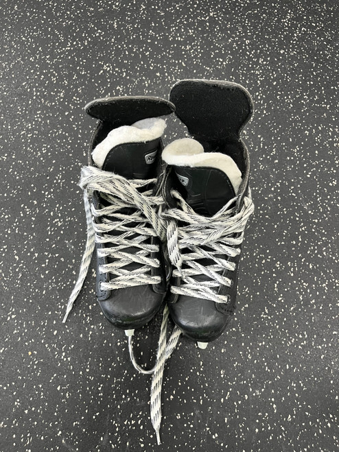 Vist Large View of Product Image Which is Used Reebok 5K PERFORMANCE Youth Hockey Skate Youth 13.0