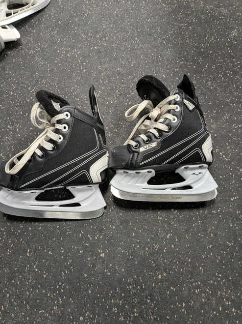 Vist Large View of Product Image Which is Used VIC HX1 Youth Hockey Skate Youth 11.0