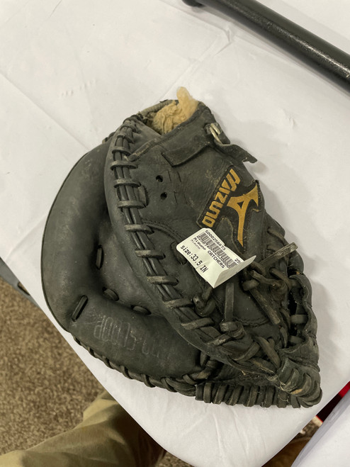 Vist Large View of Product Image Which is Used Mizuno CATCHERS BB/SB Catchers RH Throw None 33 1/2"