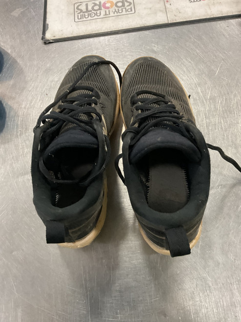 Vist Large View of Product Image Which is Used New Balance BASEBALL CLEAT BB/SB Cleats Black Youth 06.0