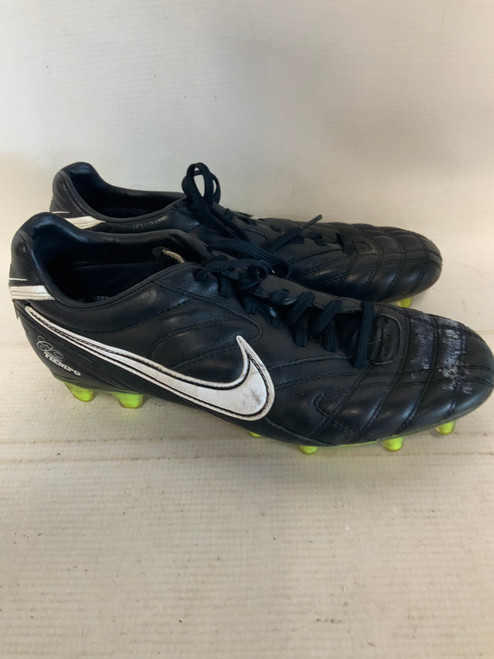 Vist Large View of Product Image Which is Used Nike CLASSIC TIEMPO Soccer Cleats Black Senior 6