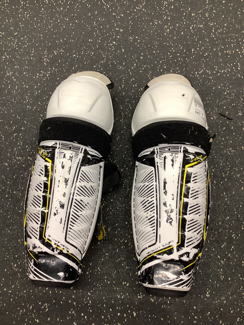 Vist Large View of Product Image Which is Used CCM TACKS VECOT Junior Shin Guards White 11"