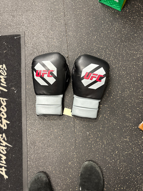 Vist Large View of Product Image Which is Used UFC Boxing Gloves Black LG