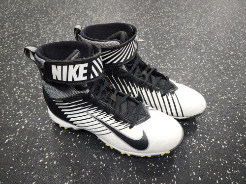 Vist Large View of Product Image Which is Used Nike Jr FB Cleats Black And White Junior 04.5