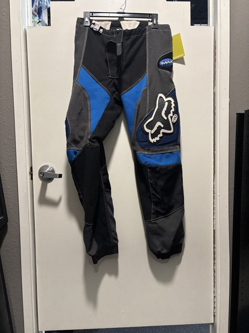 Vist Large View of Product Image Which is Used Fox Adult Top None SM