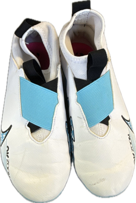 Vist Large View of Product Image Which is Used Nike Soccer Cleats White Junior 01.5