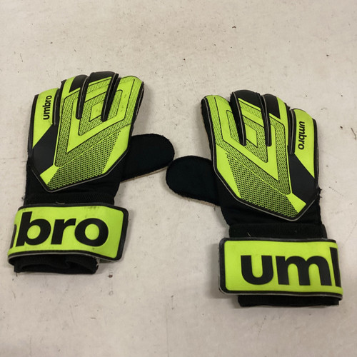 Vist Large View of Product Image Which is Used Umbro UMBRO GOALIE GLOVES Soccer Goalie Gloves Green 7