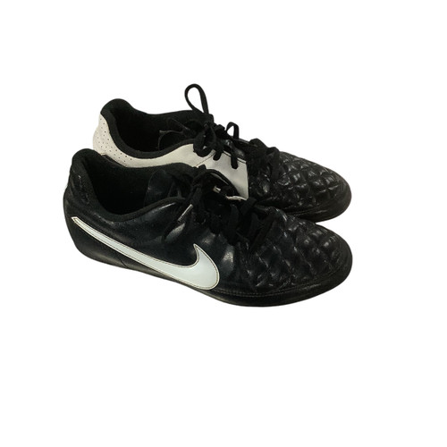 Vist Large View of Product Image Which is Used Nike JR. TIEMPO RIO II FG-R Soccer Cleats Black Junior 04.5