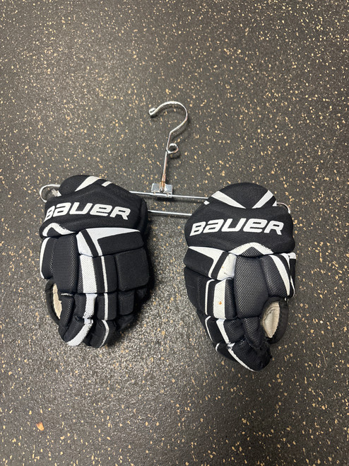 Vist Large View of Product Image Which is Used Bauer VAPOR PRO Youth Gloves Black 9"