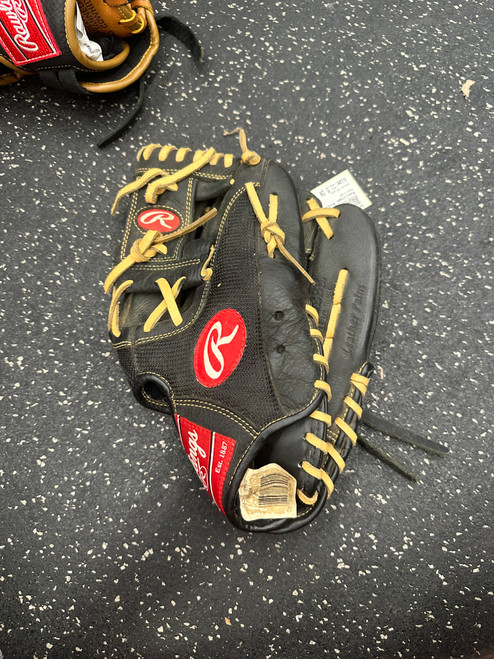 Vist Large View of Product Image Which is Used Rawlings R115BBB BB/SB Glove RH Throw Black 11 1/2"