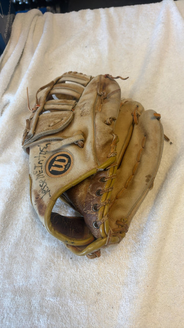 Vist Large View of Product Image Which is Used Wilson A9821 BB/SB Glove RH Throw Tan 13 1/2"