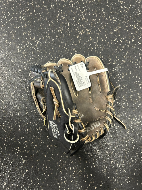 Vist Large View of Product Image Which is Used Mizuno MZ1028 BB/SB Glove RH Throw Black 10"