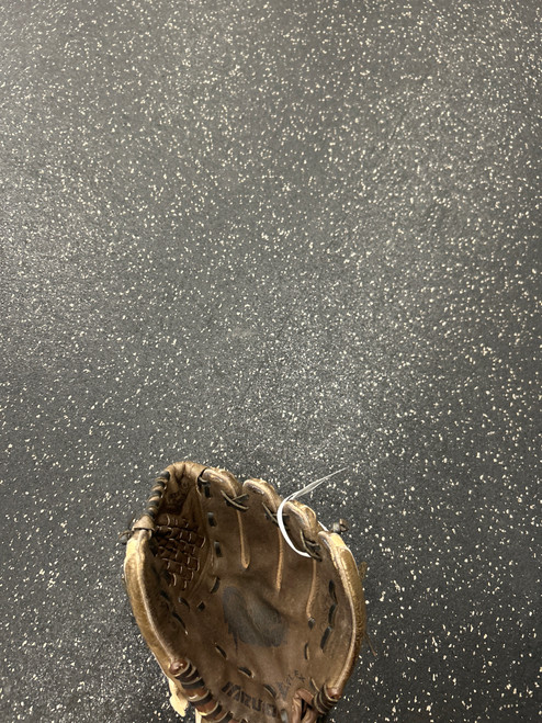 Vist Large View of Product Image Which is Used Mizuno GPP1001 BB/SB Glove RH Throw Brown 10"