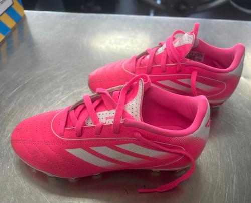 Vist Large View of Product Image Which is Used Adidas Soccer Cleats Pink Junior 02