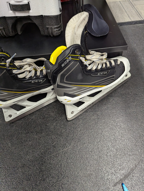 Vist Large View of Product Image Which is Used CCM EFLEX 6.9 GOLIE SKATES Senior Goalie Skate Senior 7