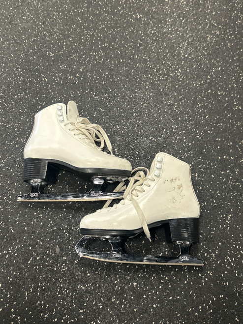 Used SAPPHIRE Girls Figure Skate White Junior 01 11726-S000286118 Vist Large View of Product Image Which is Used SAPPHIRE Girls Figure Skate White Junior 01