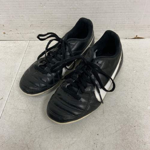 Vist Large View of Product Image Which is Used Nike Soccer Cleats Black Junior 01.5