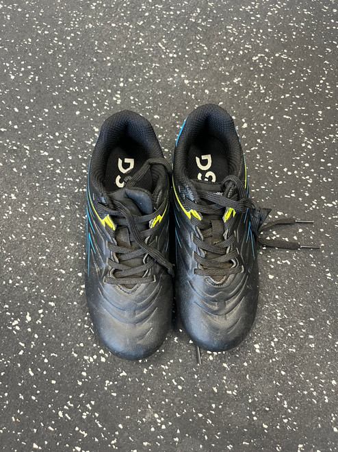 Vist Large View of Product Image Which is Used Soccer Cleats Black Youth 11.0