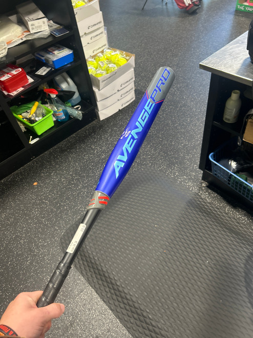 Vist Large View of Product Image Which is Used AXE AVENGE PRO BB/SB Slowpitch Bat 34"