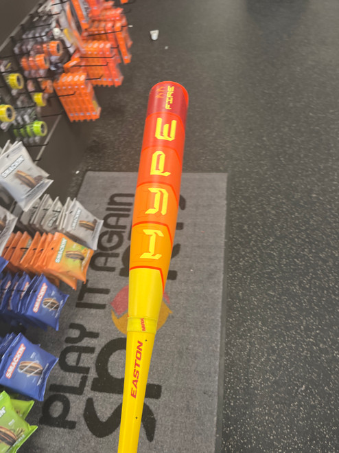 Vist Large View of Product Image Which is Used Easton HYPE FIRE BB/SB USA 2 5/8 Bat 32"
