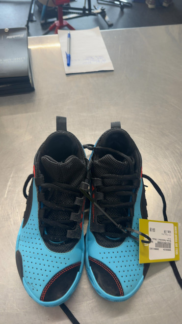 Vist Large View of Product Image Which is Used Adidas Basketball Shoes Y Royal Blue Junior 04