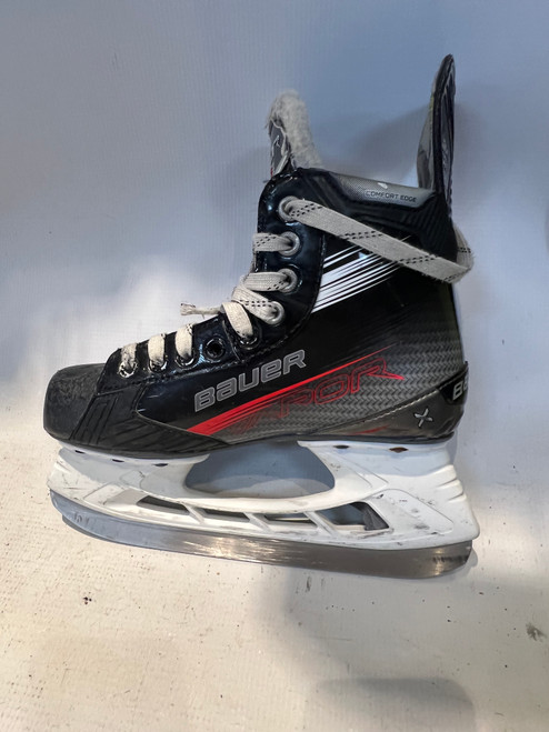 Vist Large View of Product Image Which is Used Bauer VAPOR X3 Intermediate Hockey Skate Intermediate 4.0