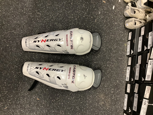 Vist Large View of Product Image Which is Used Easton SYNERGY ST4 Senior Shin Guards White 15"