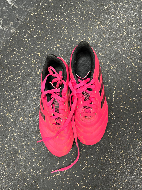 Vist Large View of Product Image Which is Used Adidas Soccer Cleats Pink Junior 02