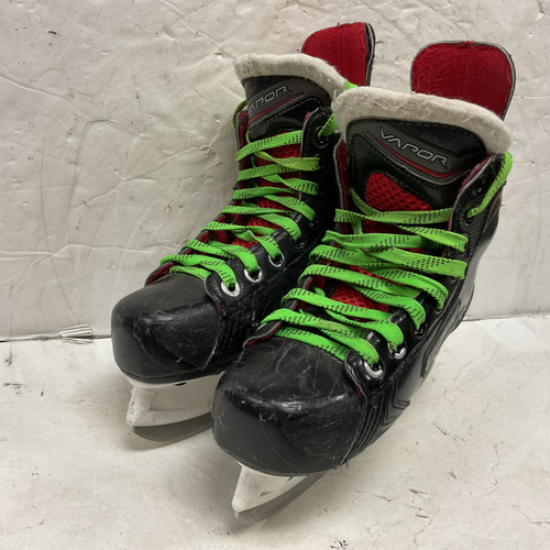 Vist Large View of Product Image Which is Used Bauer VAPOR X500 Youth Hockey Skate Youth 13.5