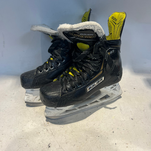 Vist Large View of Product Image Which is Used Bauer S29 SUPREME Youth Hockey Skate Youth 06.0
