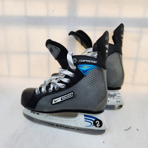 Vist Large View of Product Image Which is Used Bauer SUPREME PRO Junior Hockey Skate Junior 02