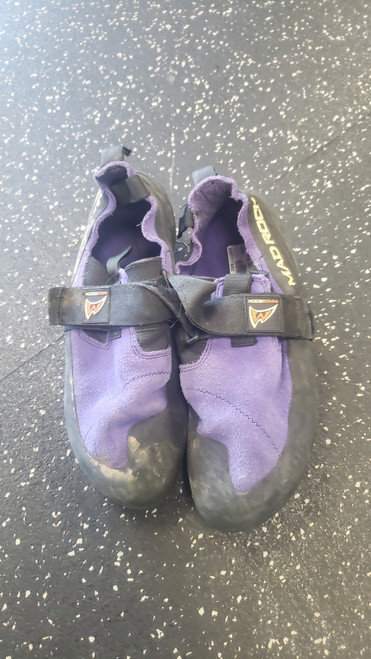 Vist Large View of Product Image Which is Used Running/X-Train Shoes W