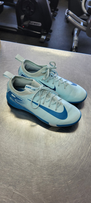 Vist Large View of Product Image Which is Used Nike Soccer Indoor Shoes Royal Blue Junior 05